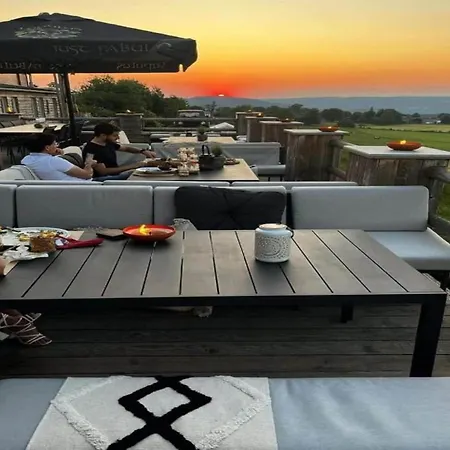 Cozy Tent With Activities Οργανωμένο κάμπινγκ Wanne