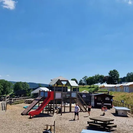 Cozy Tent With Activities Οργανωμένο κάμπινγκ Wanne